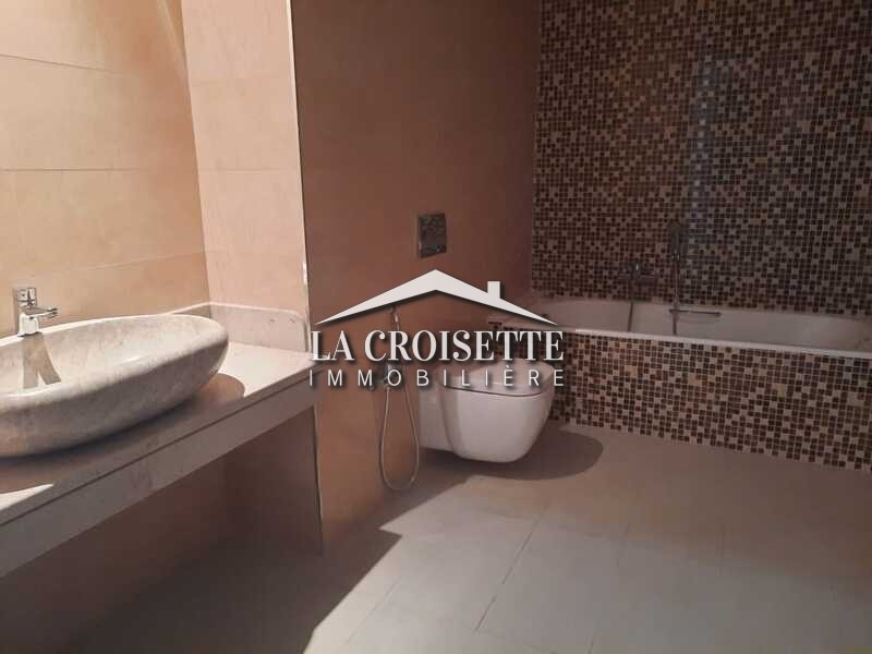 Triplex S+5 avec piscine à La Soukra